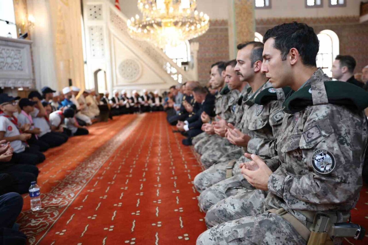 i şerif programı düzenlendi. Düzce Merkez Büyük Camii’nde 15 Temmuz