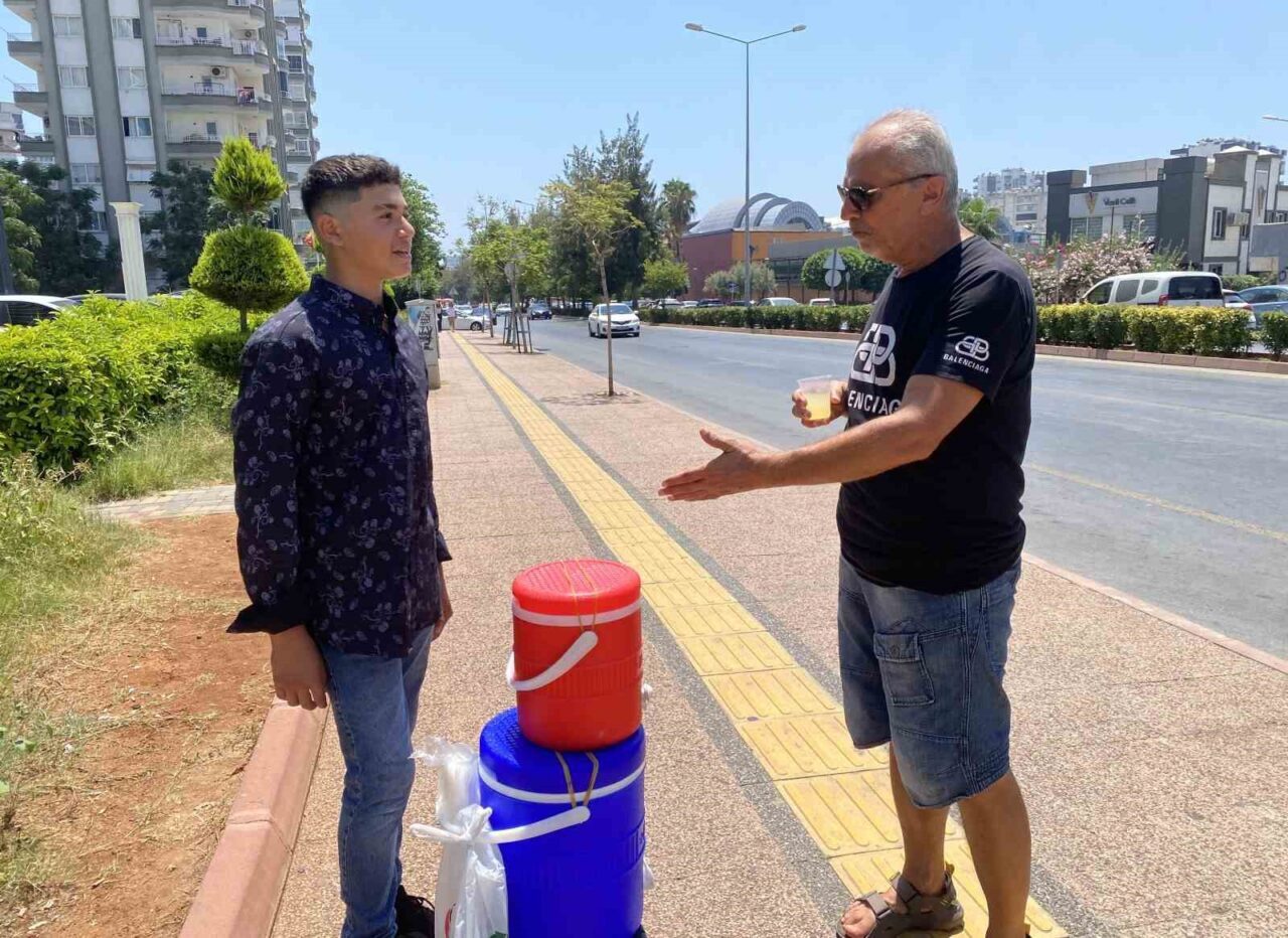 Mersin’de yaşayan 15 yaşındaki Emir Vahap Özgen, yaz tatilinde günde