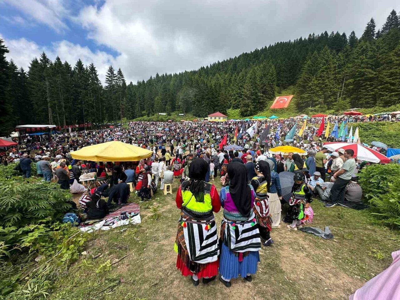 Trabzon’un Şalpazarı ilçesinde düzenlenen 26. Göllüalan Yayla Şenliği renkli anlara