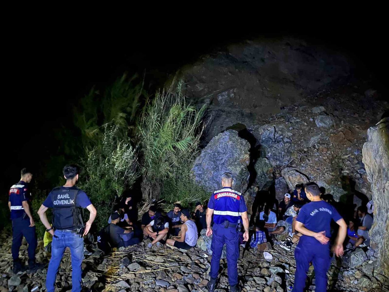 Muğla’nın Marmaris ilçesinde karada tespit edilen 5’i çocuk toplam 27