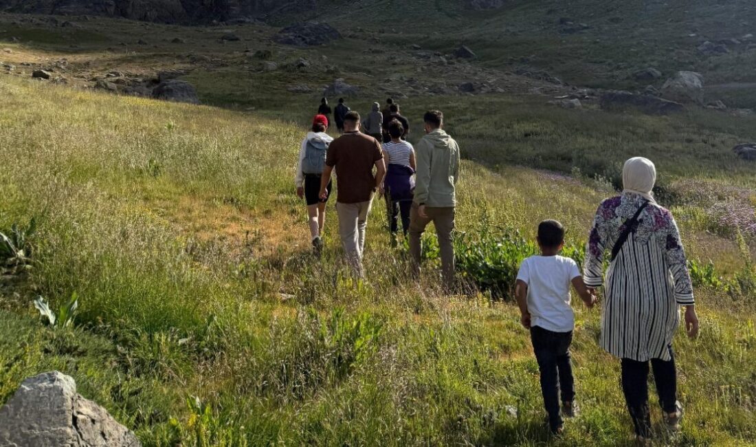 HAKKARİ (İHA) – Hakkari’nin Yüksekova ilçesinde bir araya gelen 20
