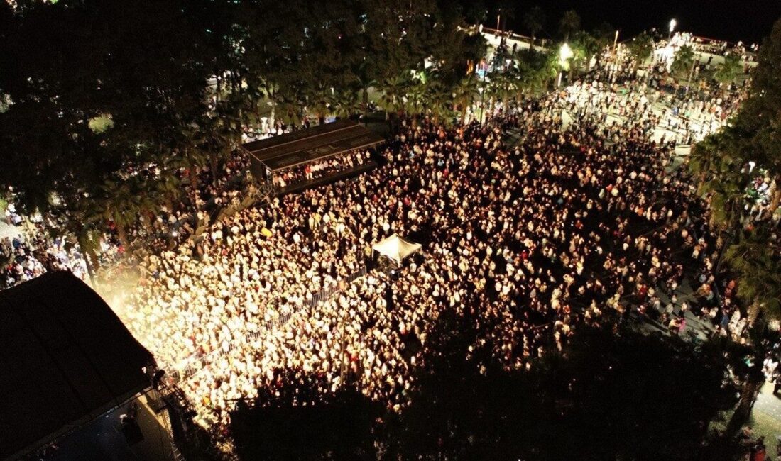 Trabzon’da Akçaabat Belediyesi tarafından 33. kez düzenlenen Uluslararası Akçaabat Müzik