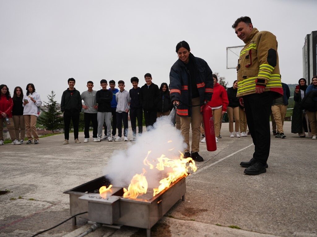 DÜZCE (İHA) – Düzce Belediyesi İtfaiye Müdürlüğü, fiziki şartları iyileştirilmiş