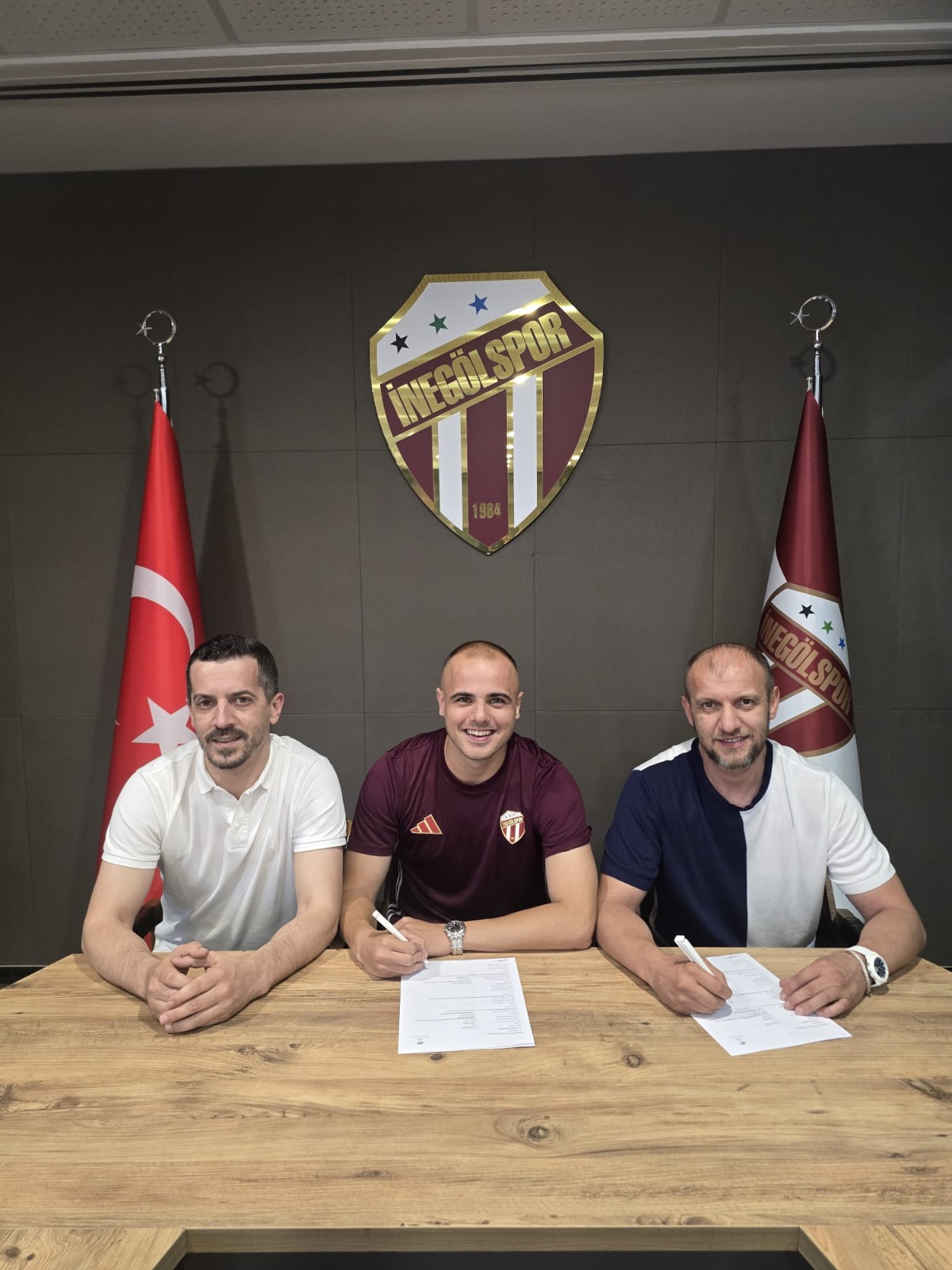 Eski yönetimle yaşadığı sorun nedeniyle geçtiğimiz sezon devre arasında yolların