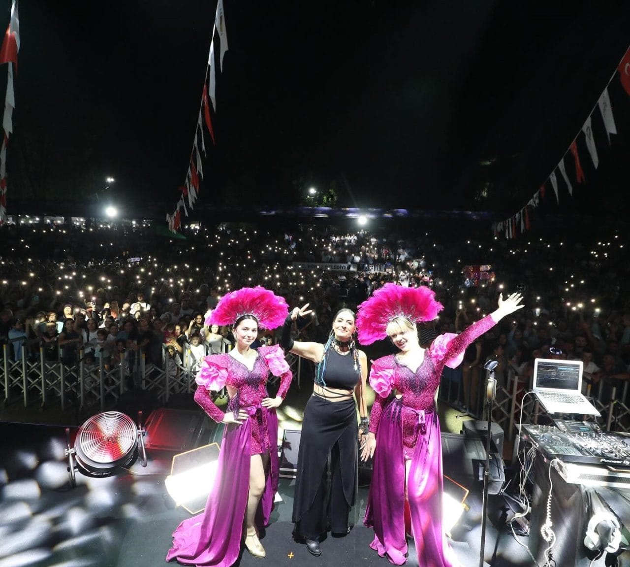 Bu yıl 47’ncisi düzenlenen Honaz Geleneksel Kiraz Festivali, Zara konseriyle