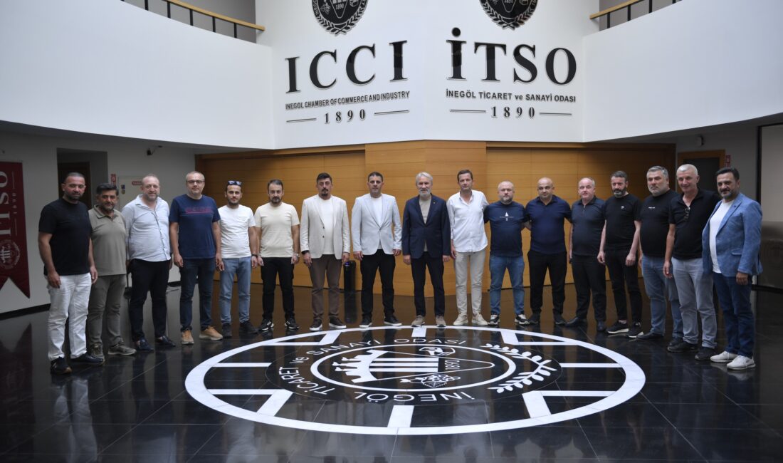 İnegölspor Başkanı Kani Ademoğlu ile yönetim kurulu üyeleri, İnegöl Ticaret
