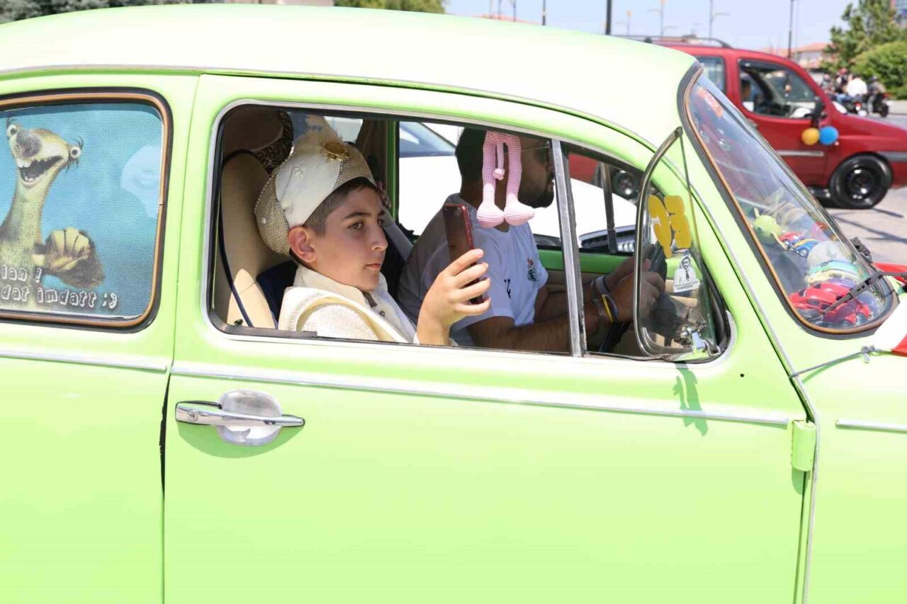 Sivas’ta 2’nci Geleneksel Sünnet Şöleni düzenlendi. Sünnet ettirilen 34 çocuk