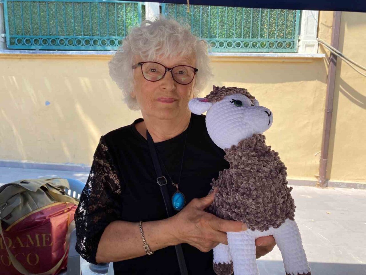 Eskişehir’de örgü oyuncak satışı yaparak el emeğini kazanca dönüştüren 73