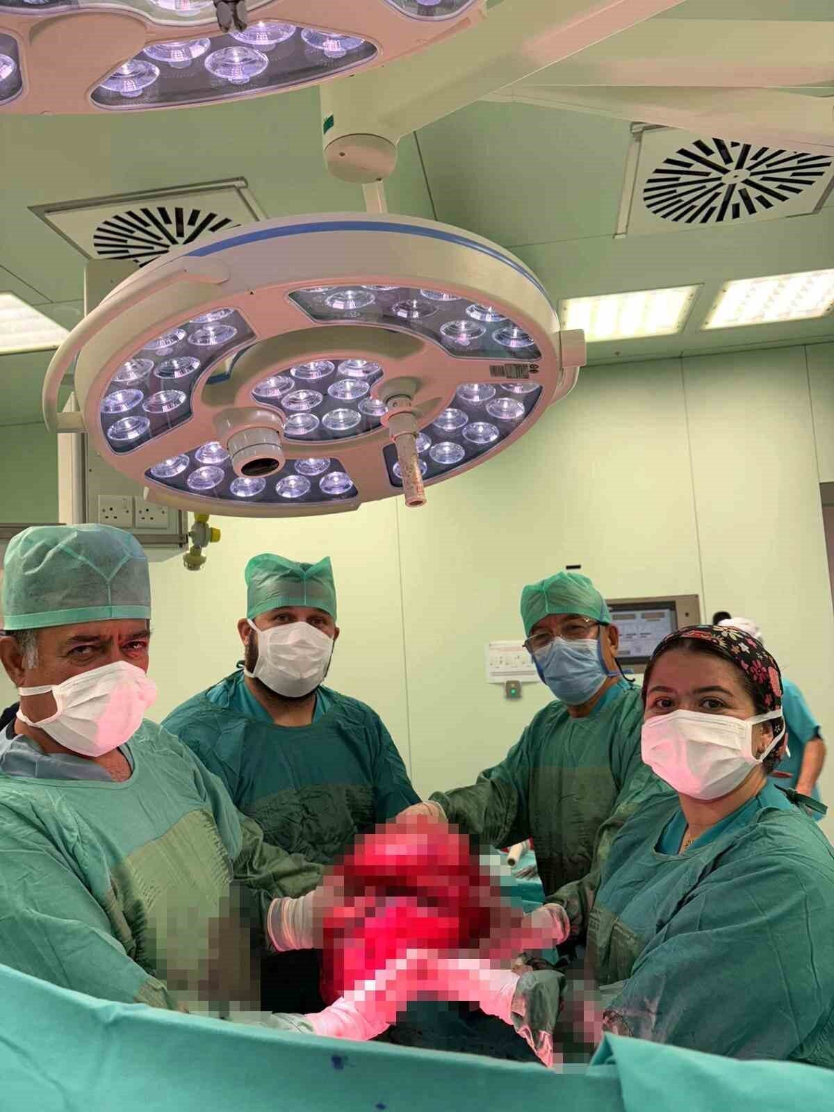 Karın şişliği, yemek yiyememe, yoğun gaz gibi şikayetlerle hastaneye başvuran