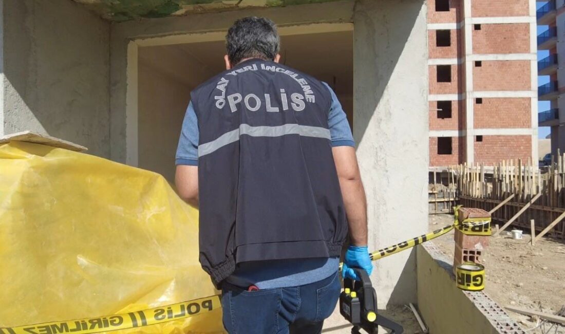 Edirne’de binanın 7’nci katından asansör boşluğuna düşen işçi hayatını kaybetti.