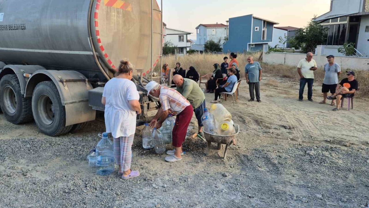 Tekirdağ’ın Marmaraereğlisi ilçesine bağlı Dereağzı Mahallesi’nde yaklaşık 8 gündür su