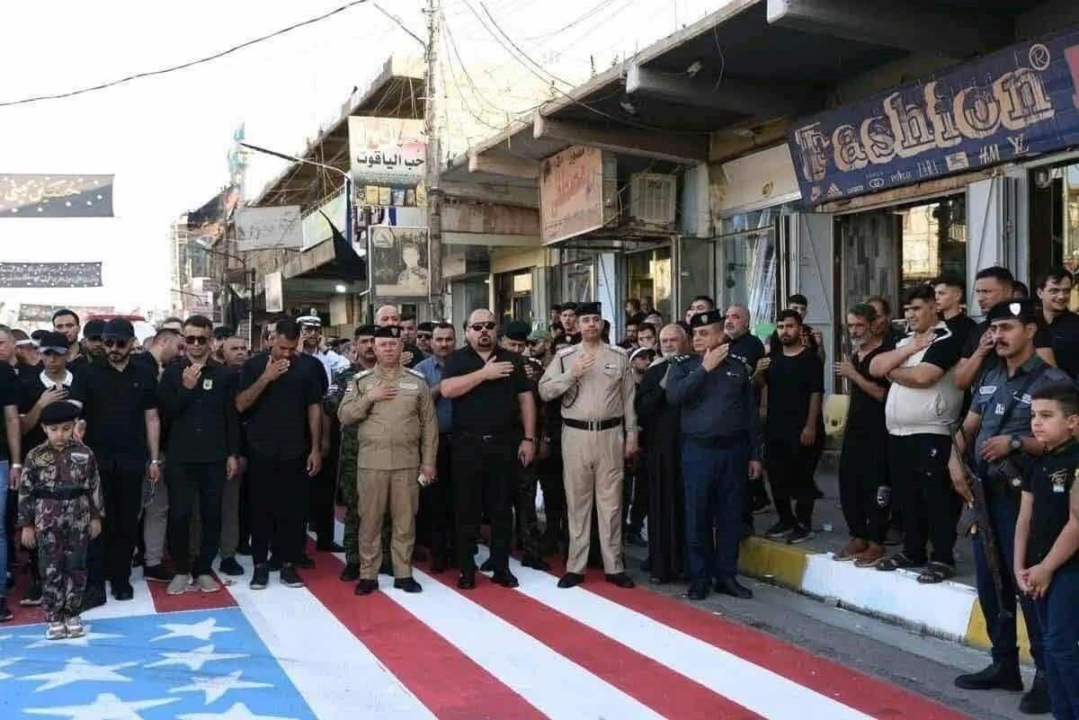 Irak İçişleri Bakanlığı, geçtiğimiz günlerde düzenlenen bir etkinlikte ABD bayrağı