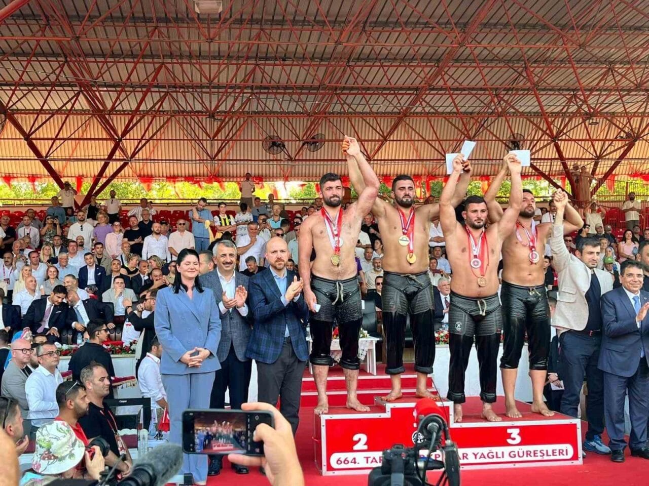 Gölcük Belediyespor pehlivanı Abdulrefik Öner, 664. Kırkpınar Yağlı Güreşleri’nde sergilediği