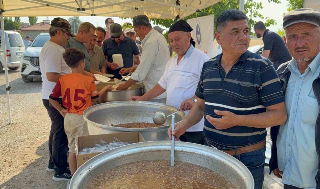 Afyonkarahisar’ın Bolvadin ilçesinde bulunan Abdülvahap Gazi Hazretleri Türbesi’nde muharrem ayı