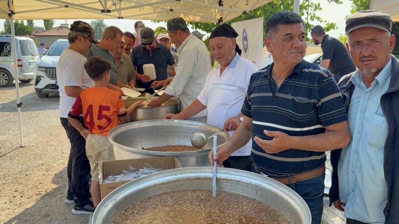 Afyonkarahisar’ın Bolvadin ilçesinde bulunan Abdülvahap Gazi Hazretleri Türbesi’nde muharrem ayı
