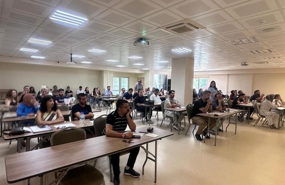 Eskişehir’de düzenlenen toplantıda, acil sağlık istasyonlarının performans verileri ele alındı,