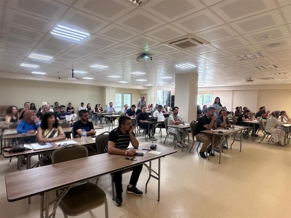 Eskişehir’de düzenlenen toplantıda, acil sağlık istasyonlarının performans verileri ele alındı,