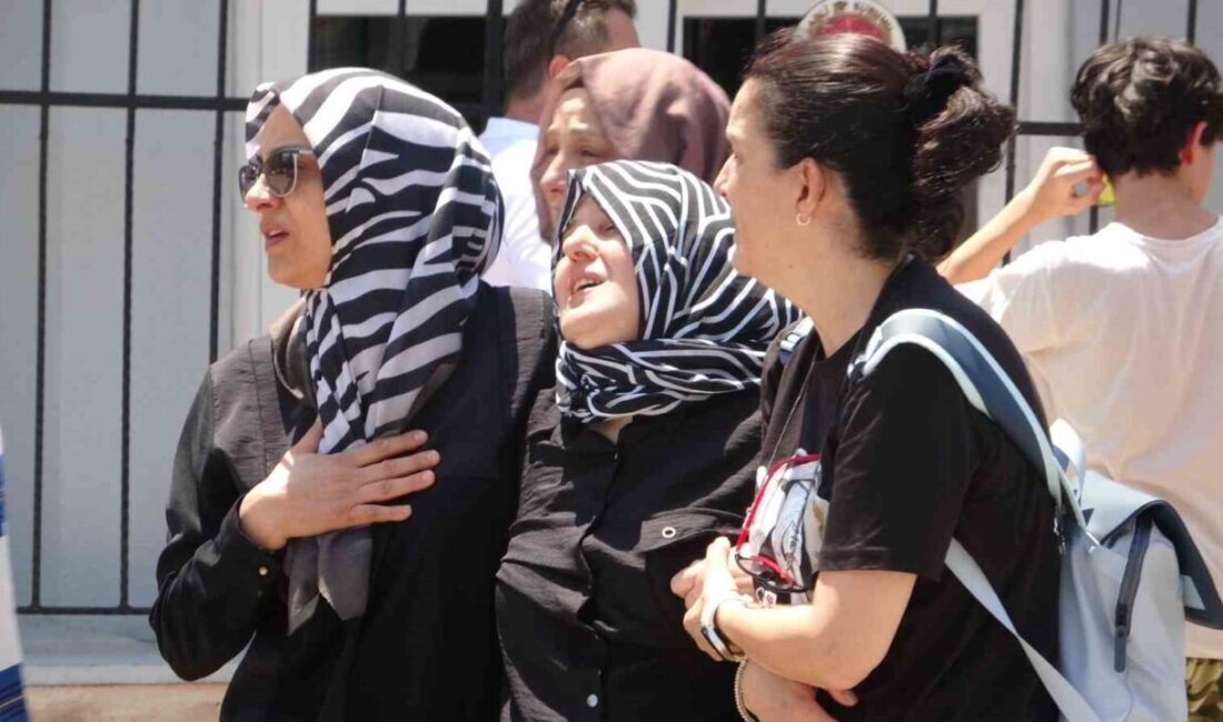 Antalya’da işten çıkan ve kendisini bekleyen üvey babasının aracına doğru