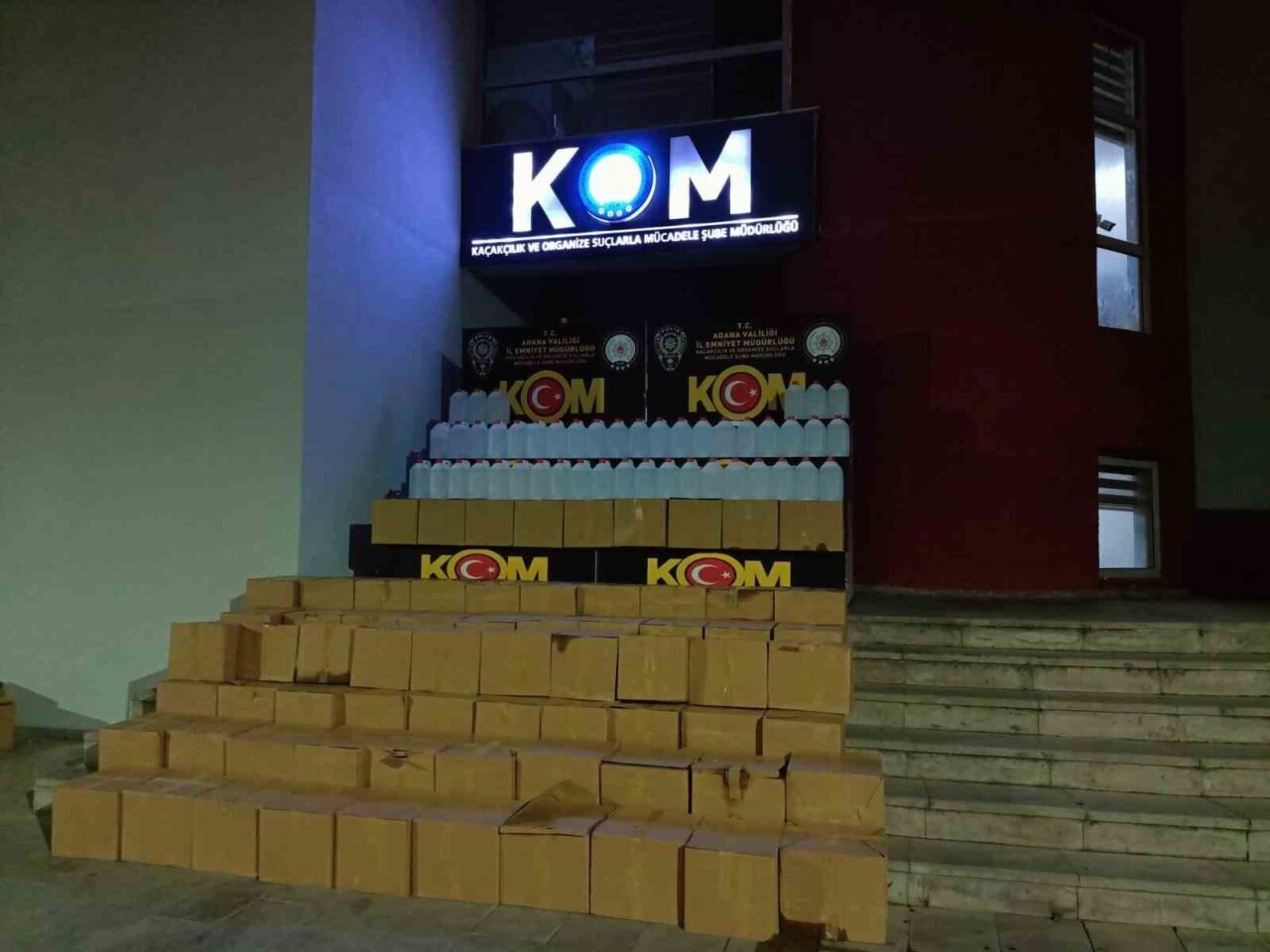 Adana’da polisin düzenlediği operasyonda 1 ton 690 litre kaçak etil