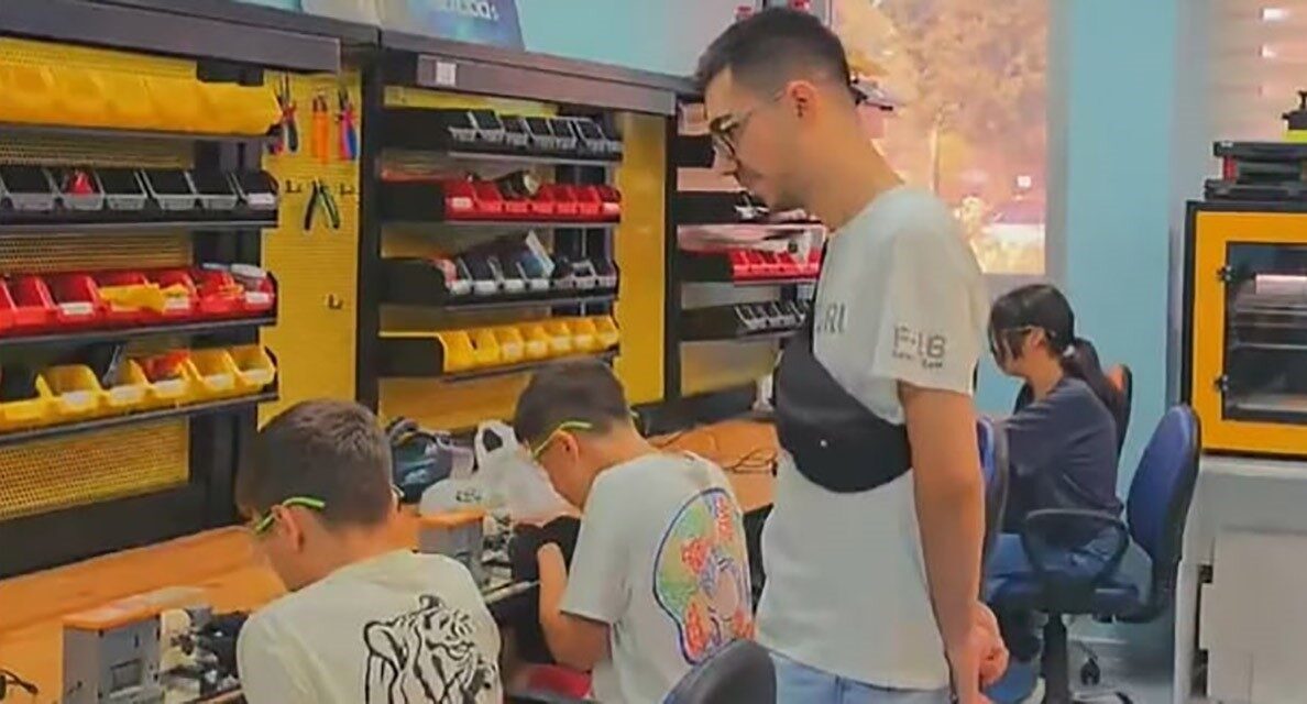 Adana Gençlik Merkezi’nde ’Deneyap Yaz Okulu’ başladı. Proje kapsamında merkezde