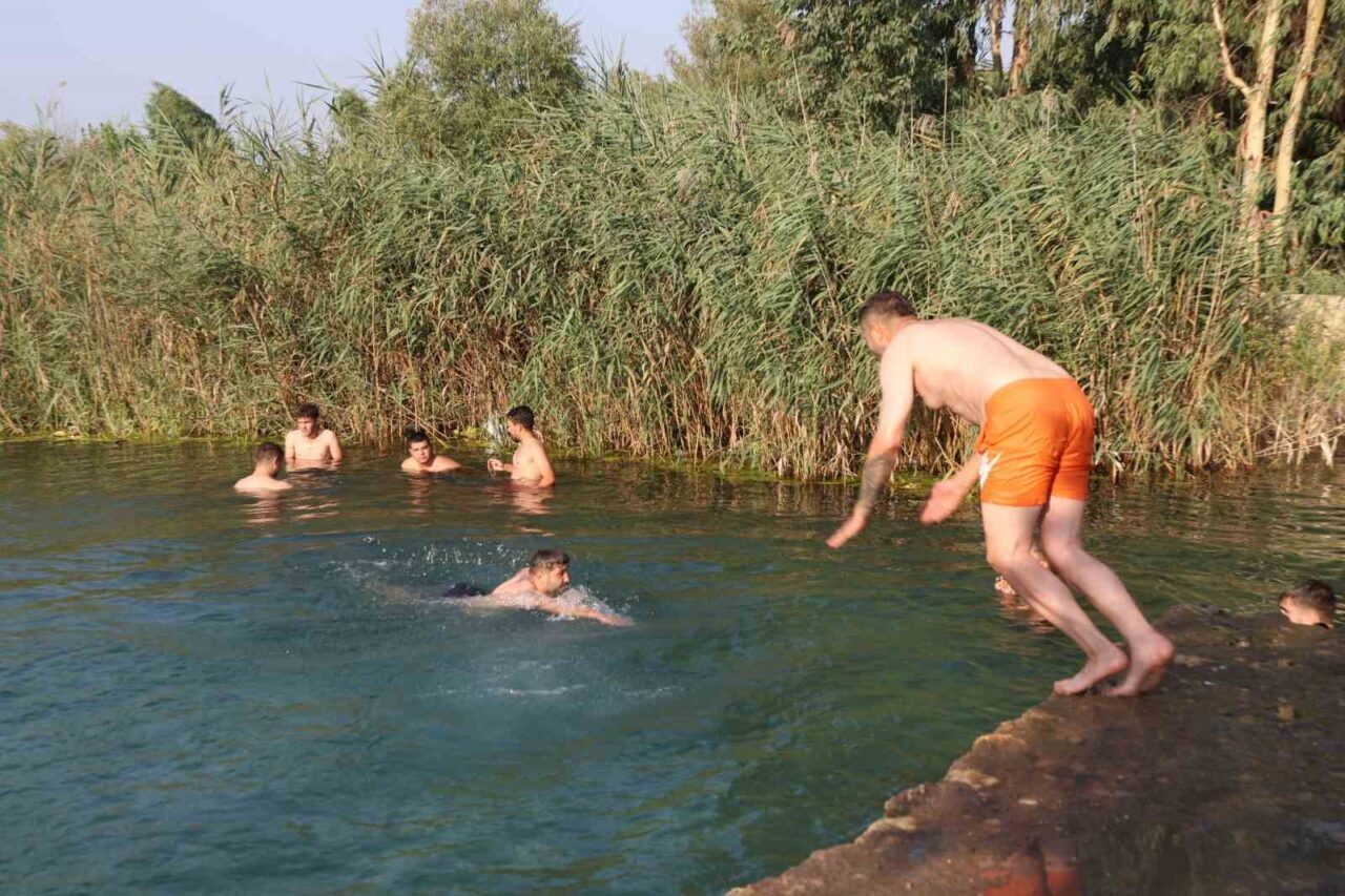 Adana’da Basra ve Afrika sıcaklarının etkisiyle termometreler rekor kırarken, Kozan’da