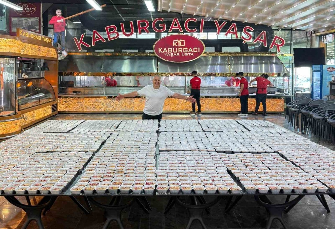 Adanalı kebapçı Yaşar Aydın, Muharrem ayı dolayısıyla bu yıl da