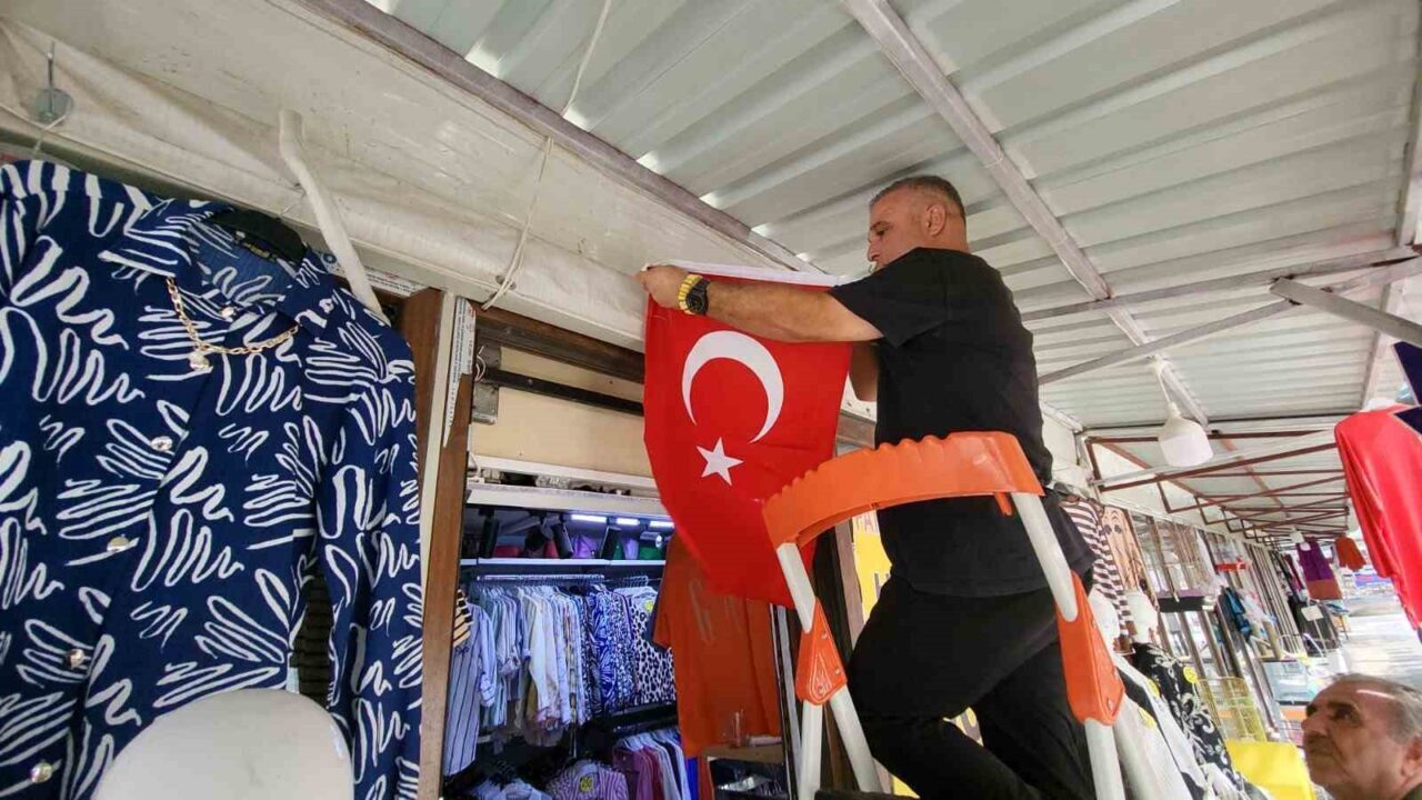 ‘Terörsüz Türkiye’ süreciyle ilgili Cumhurbaşkanı Recep Tayyip Erdoğan’ın bayrak çağrısına