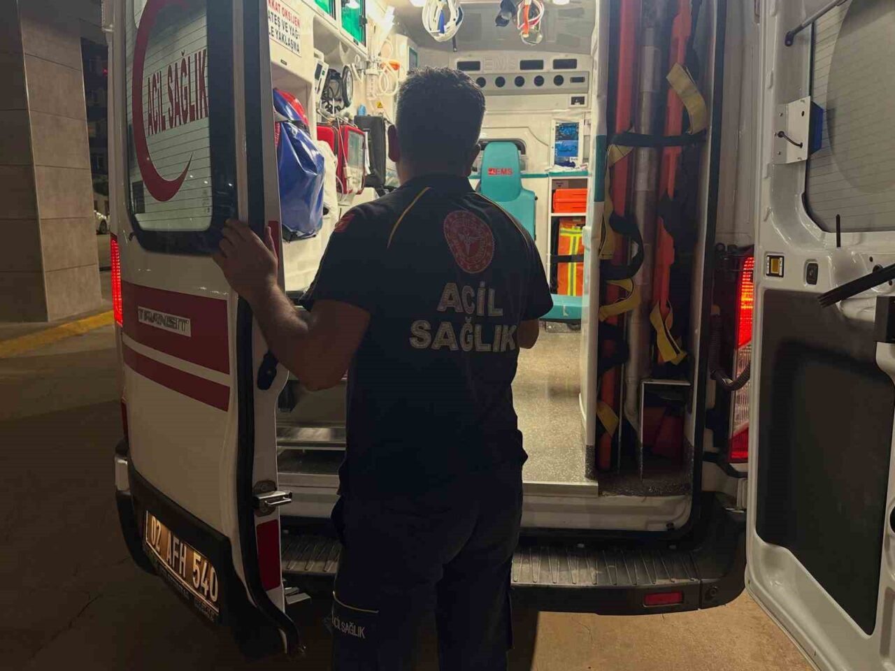 Adıyaman’ın Tut ilçesinde çapa motorunun devrilmesi sonucu 4 kişi yaralandı.