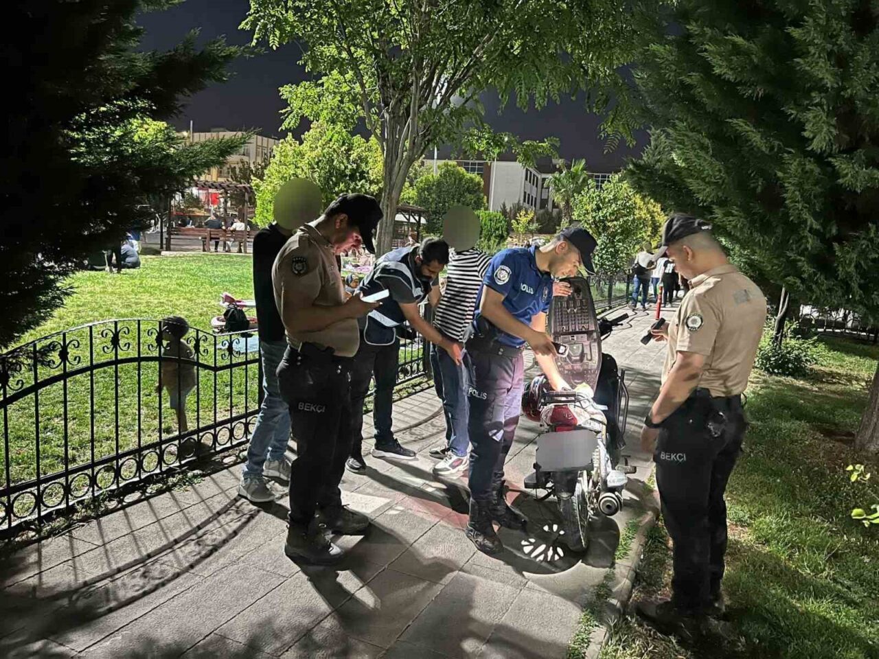 Adıyaman İl Emniyet Müdürlüğü ekiplerince il merkezinde gerçekleştirilen “Huzurlu Sokaklar-12”