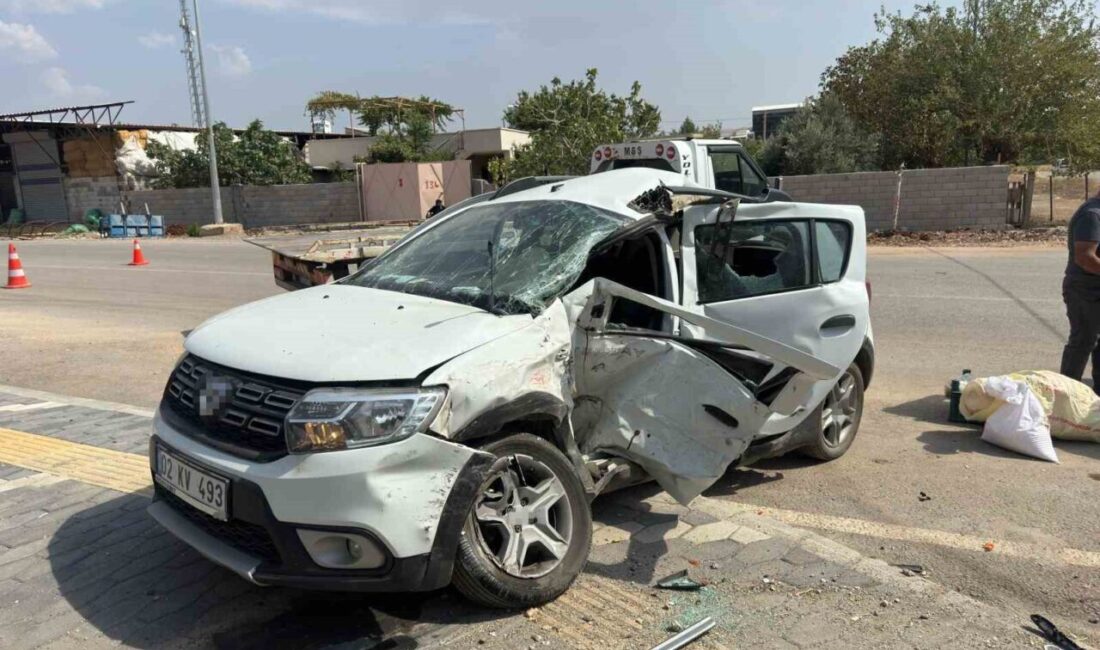 Adıyaman’ın Kahta ilçesinde minibüs ile hafif ticari aracın çarpışması sonucu