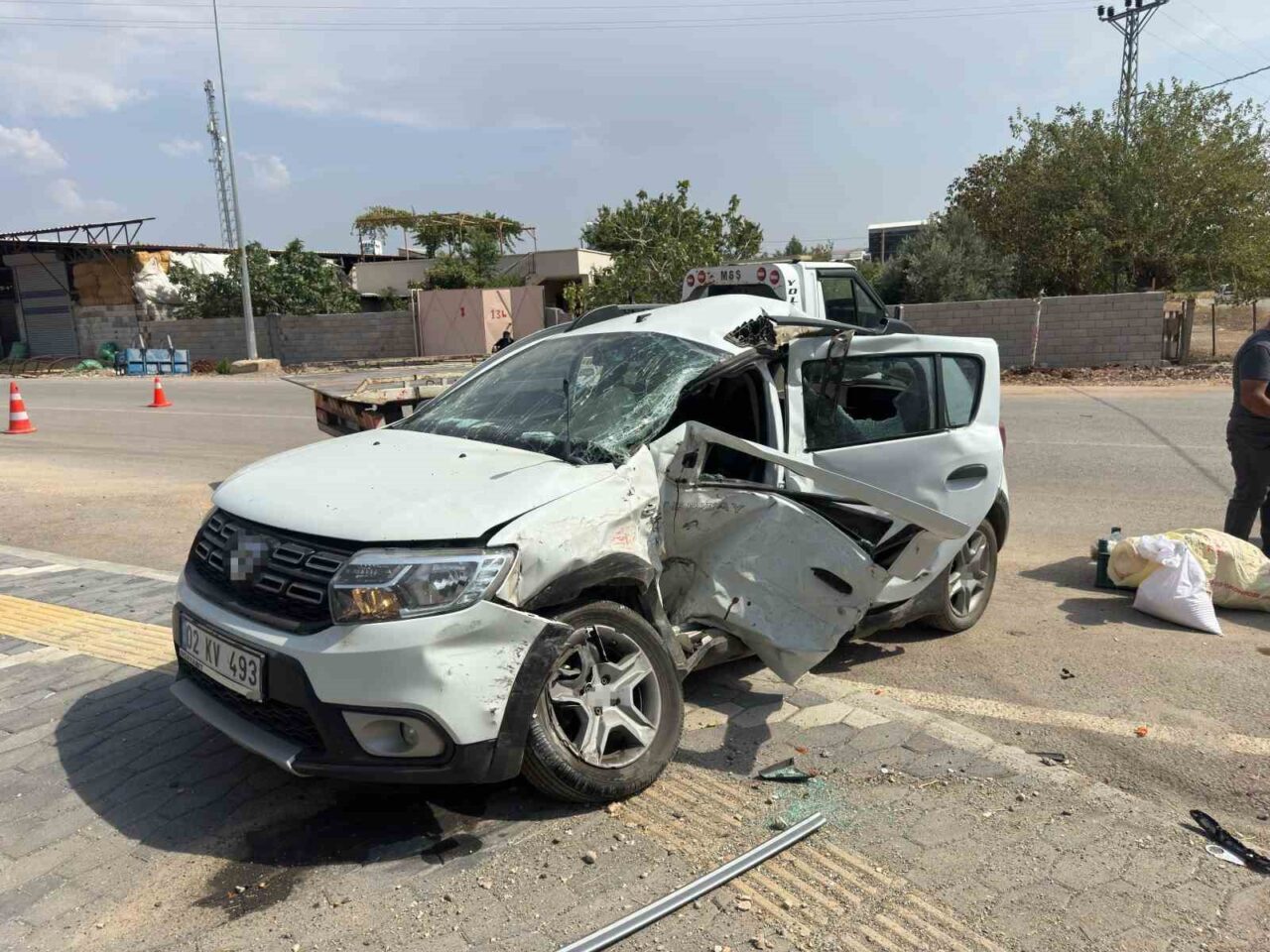 Adıyaman’ın Kahta ilçesinde minibüs ile hafif ticari aracın çarpışması sonucu