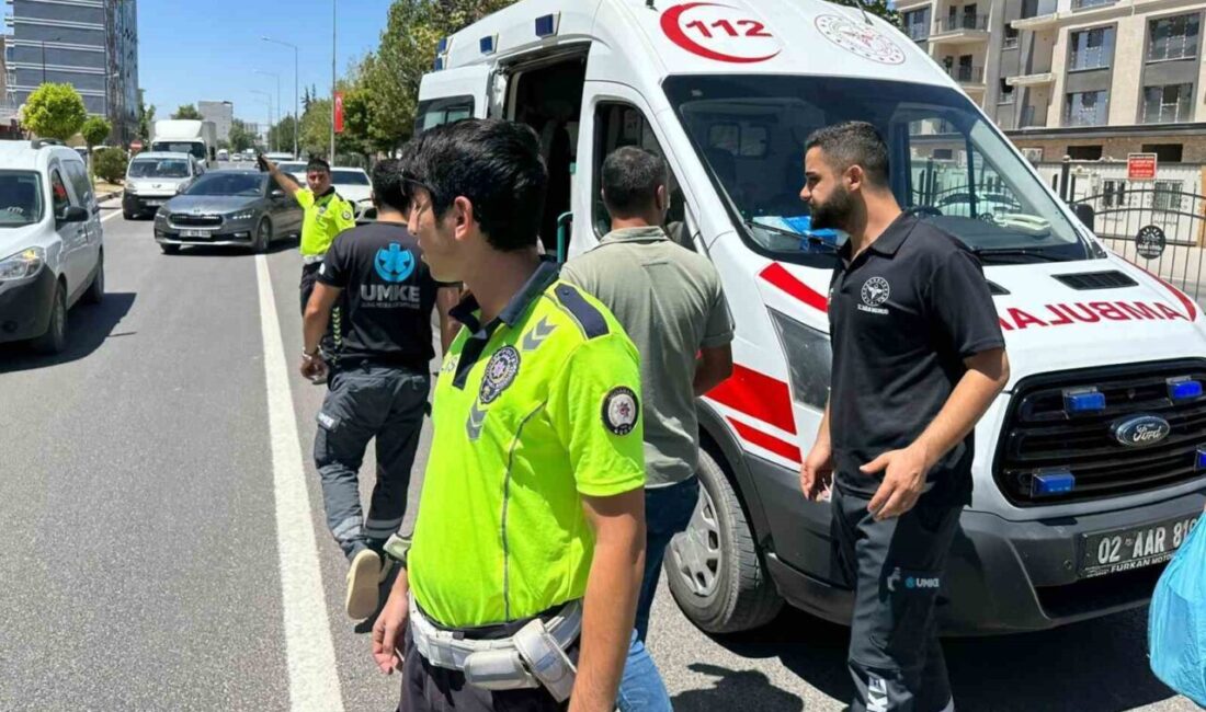 Adıyaman’da, 3 aracın karıştığı zincirleme trafik kazasında 1 kişi yaralandı.
