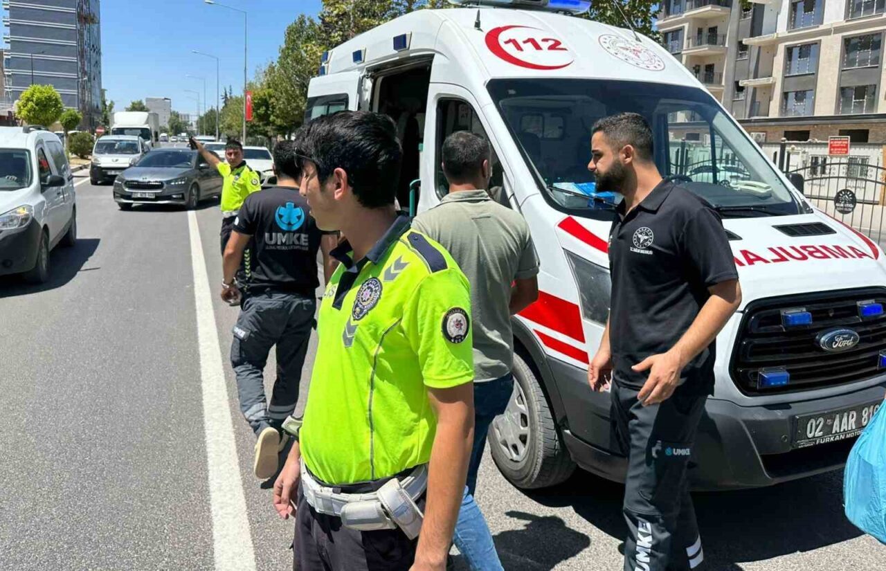 Adıyaman’da, 3 aracın karıştığı zincirleme trafik kazasında 1 kişi yaralandı.