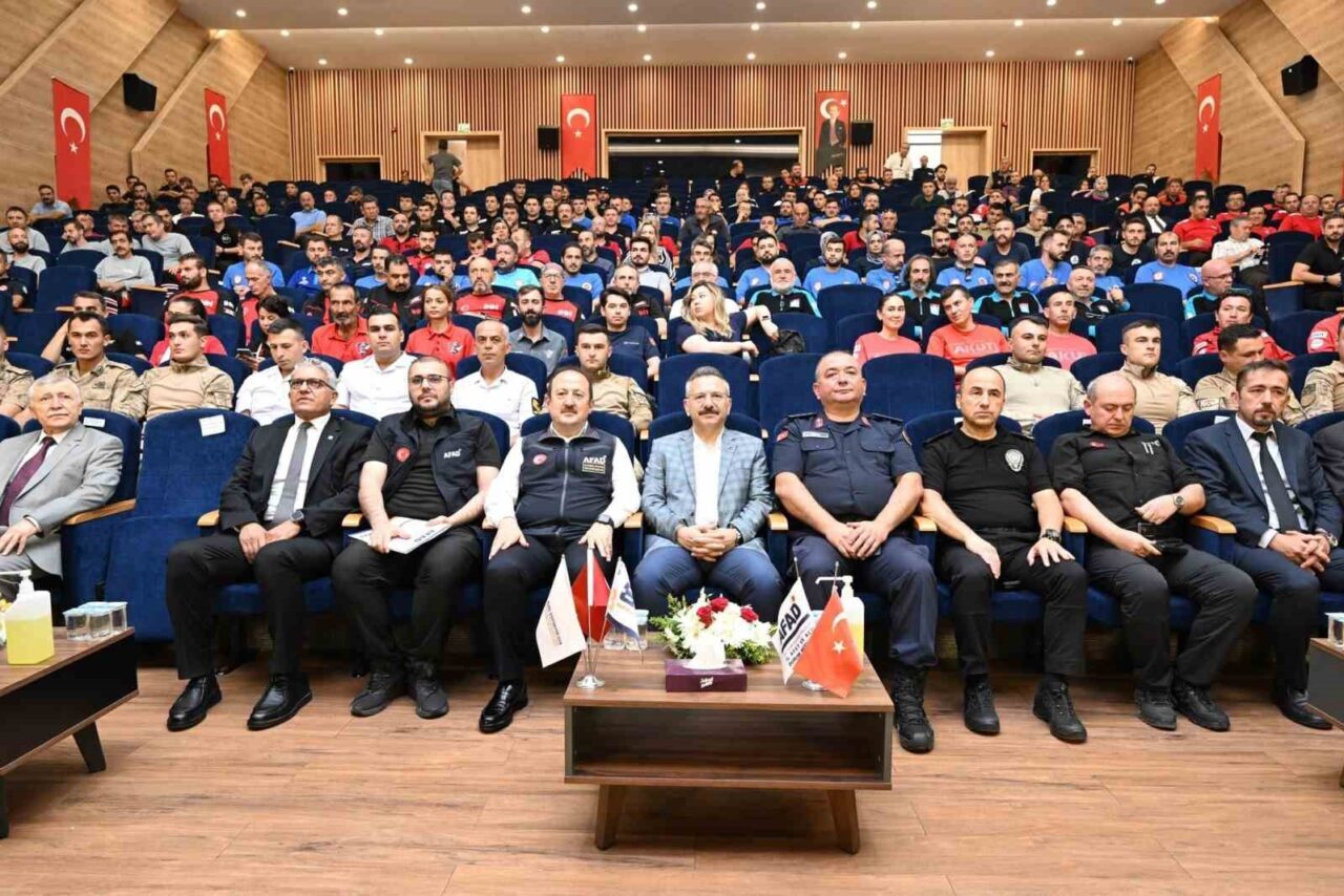 Eskişehir Valisi Hüseyin Aksoy, Afet ve Acil Durum Yönetimi Başkanı