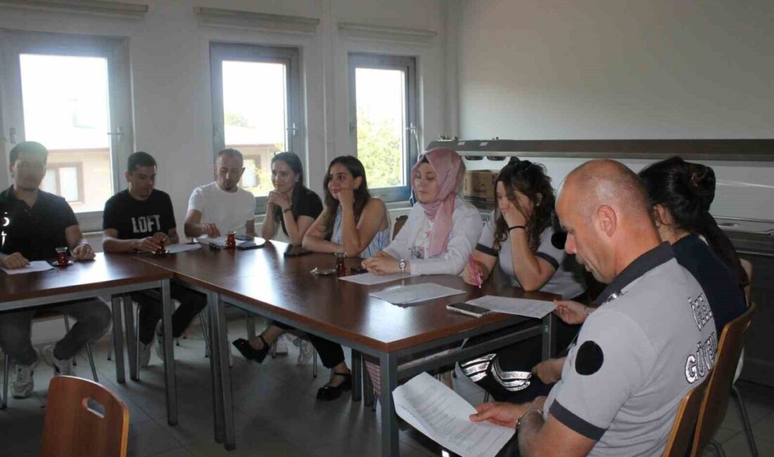 Gölyaka İlçe Devlet Hastanesinde acil ve afetlere hazırlık için masa