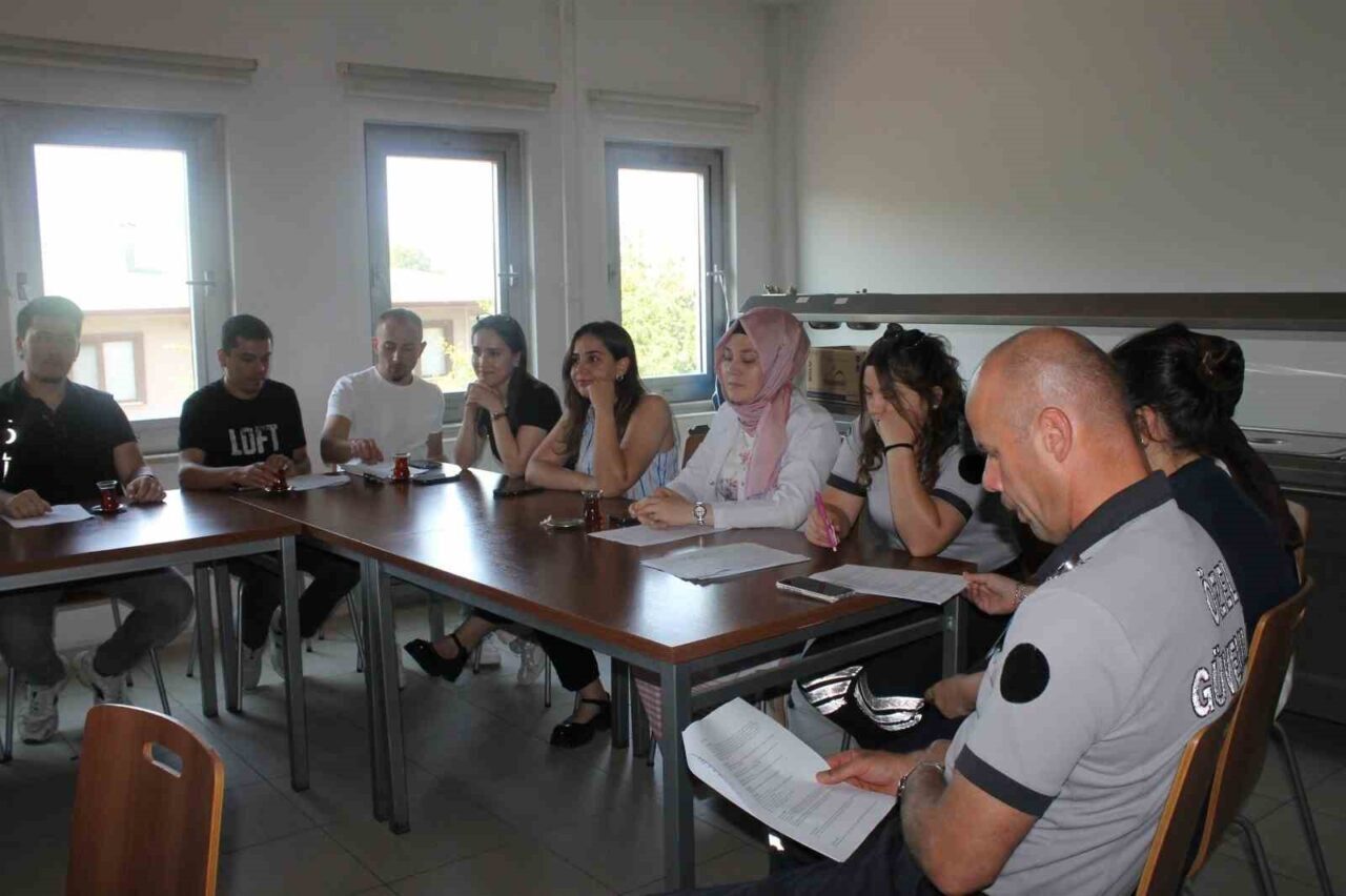 Gölyaka İlçe Devlet Hastanesinde acil ve afetlere hazırlık için masa