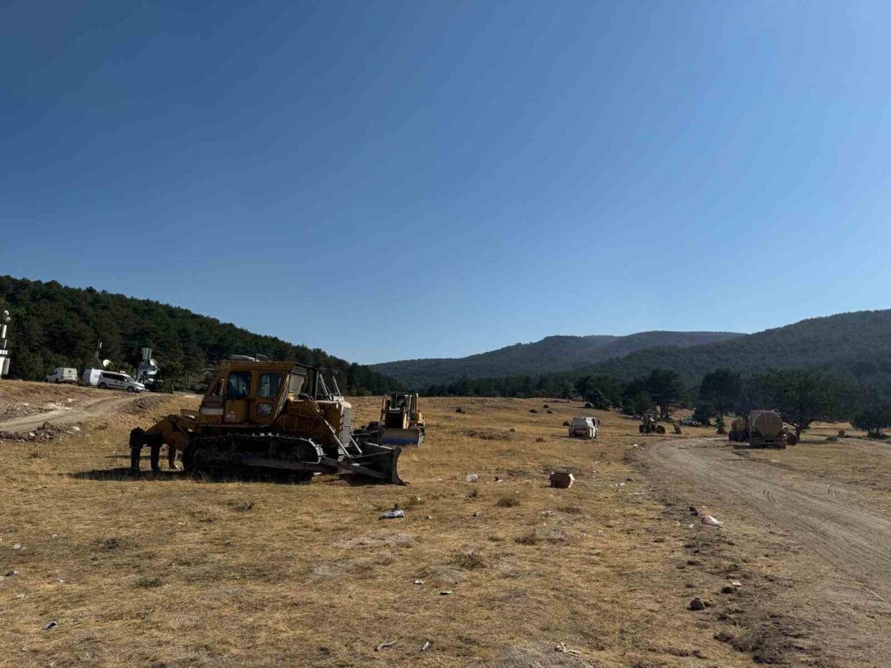 Eskişehir’de başlayıp Afyonkarahisar’a başlayan orman yangınının kontrol altına alındığı ve