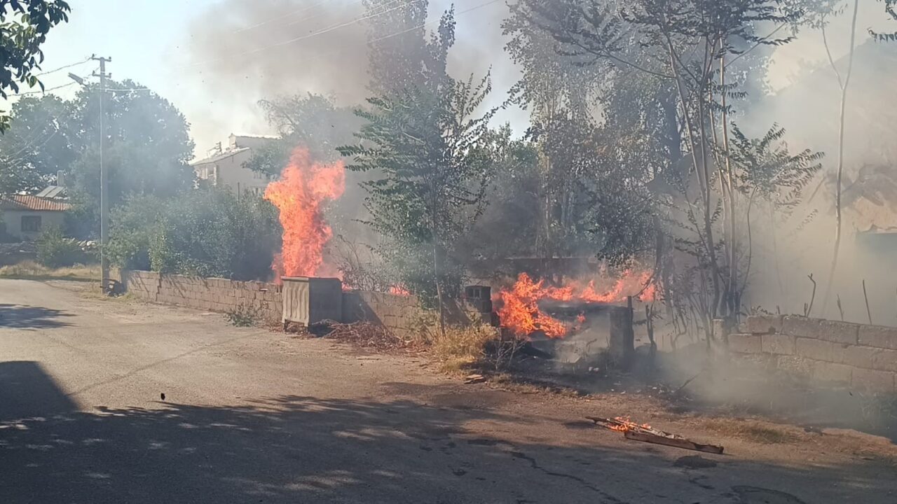 Afyonkarahisar’ın Sandıklı ilçesi Hisar Mahallesi Eski Afyon Caddesi’nde bulunan metruk