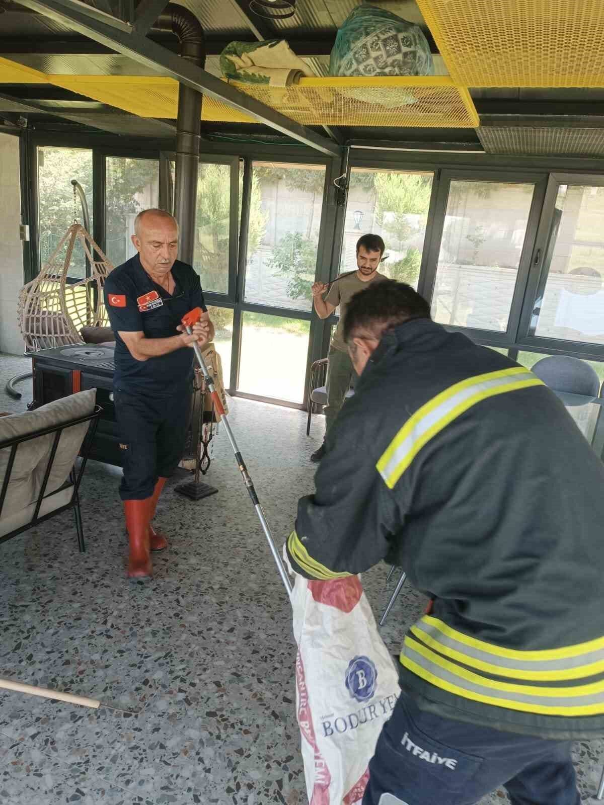 Hava sıcaklıklarının 35 derece seviyelerinde seyrettiği Afyonkarahisar’da kent merkezindeki mahallelerde