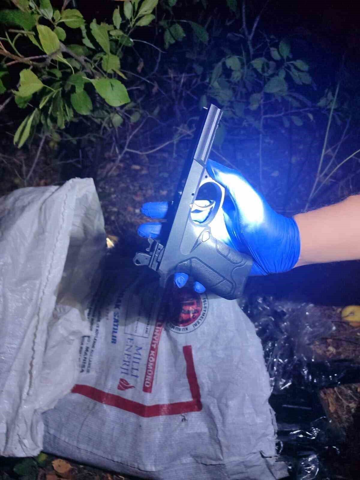 Konya’nın Beyşehir ilçesinde, ağaç altına bırakılan 2 çuval içerisinde çok