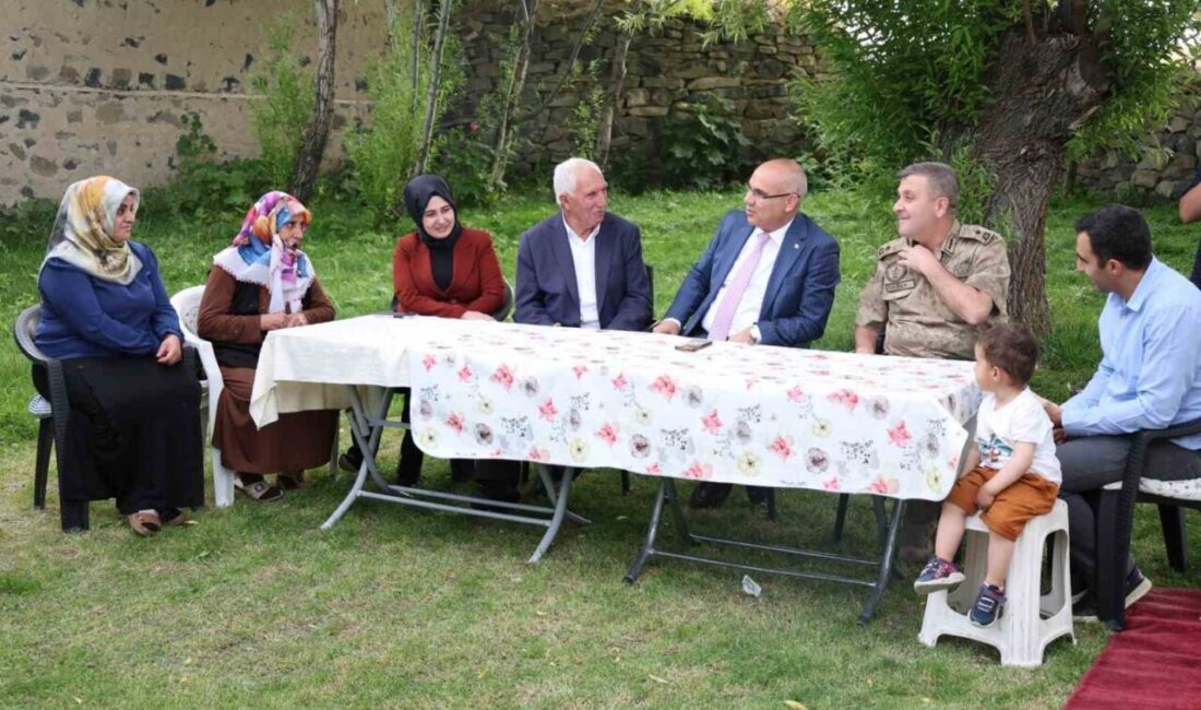 Ağrı Valisi Mustafa Koç, şehit ailelerine gerçekleştirdiği ziyaretlerde, devletin şehit