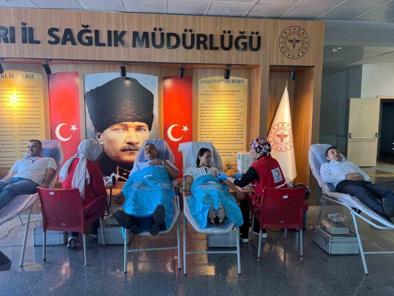 Ağrı Valiliği himayelerinde, Türk Kızılayı ve İl Sağlık Müdürlüğü iş