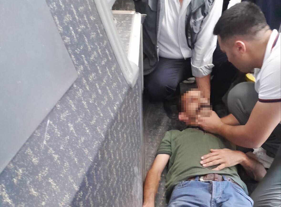Ağrı’da belediye halk otobüsünde epilepsi nöbeti geçiren yolcu, şoför tarafından