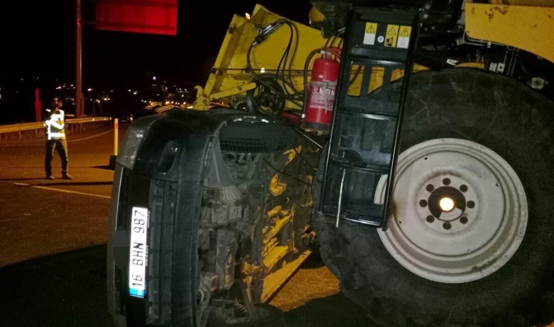 Ağrı’da kamyonet ile biçerdöverin çarpıştığı trafik kazasında 2 kişi yaralandı.