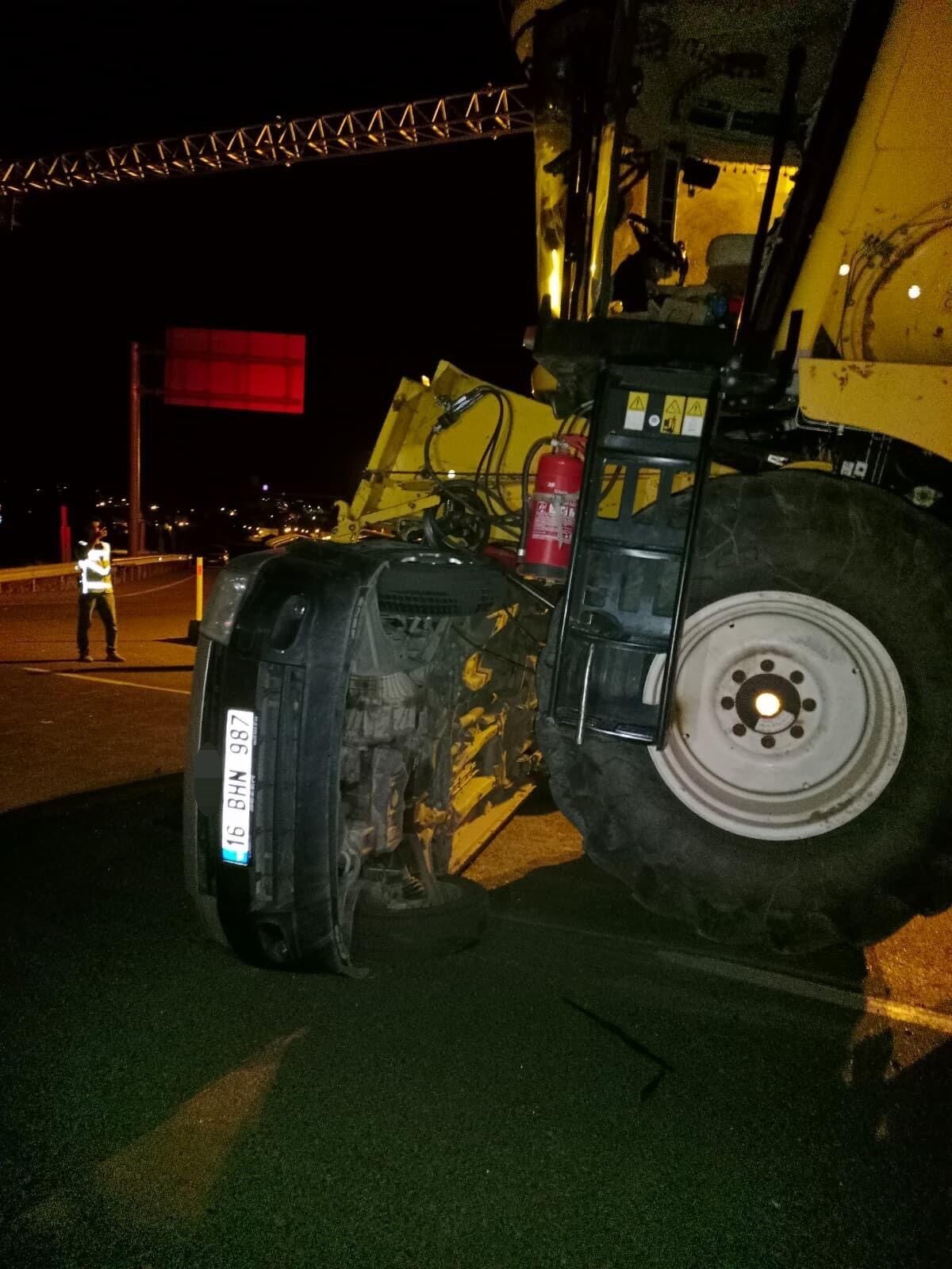 Ağrı’da kamyonet ile biçerdöverin çarpıştığı trafik kazasında 2 kişi yaralandı.