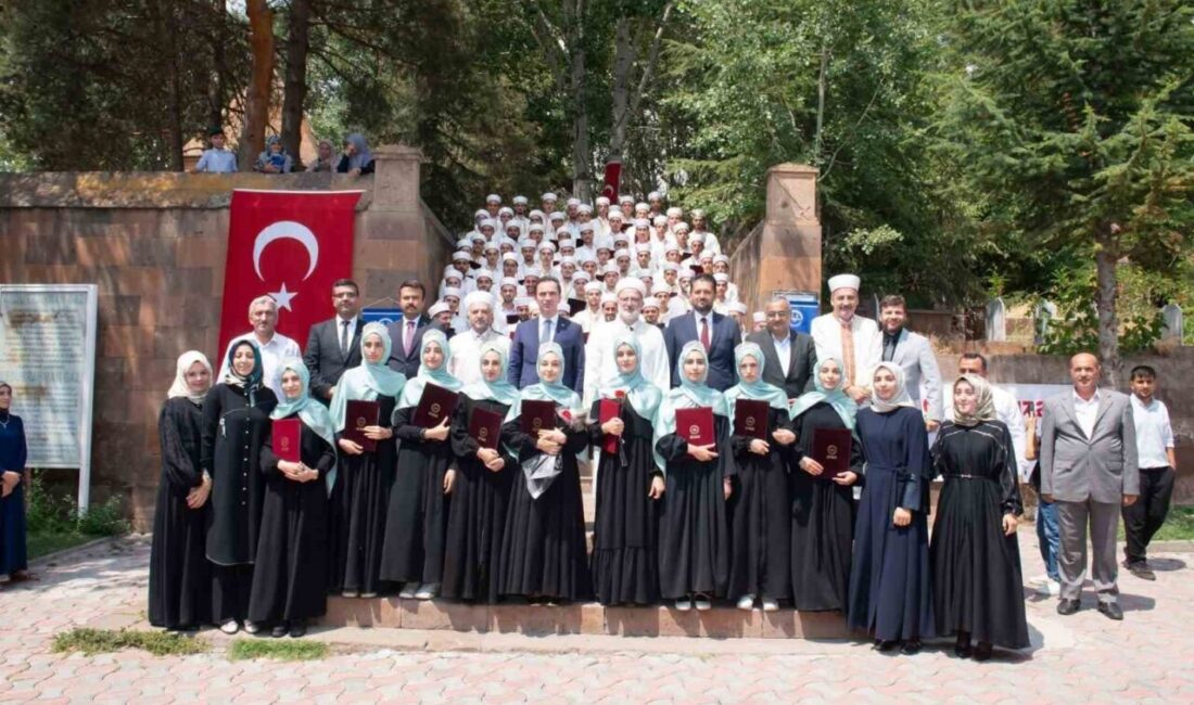 Bitlis’in Ahlat ilçesinde hafızlık eğitimini tamamlayan 83 öğrenci için icazet
