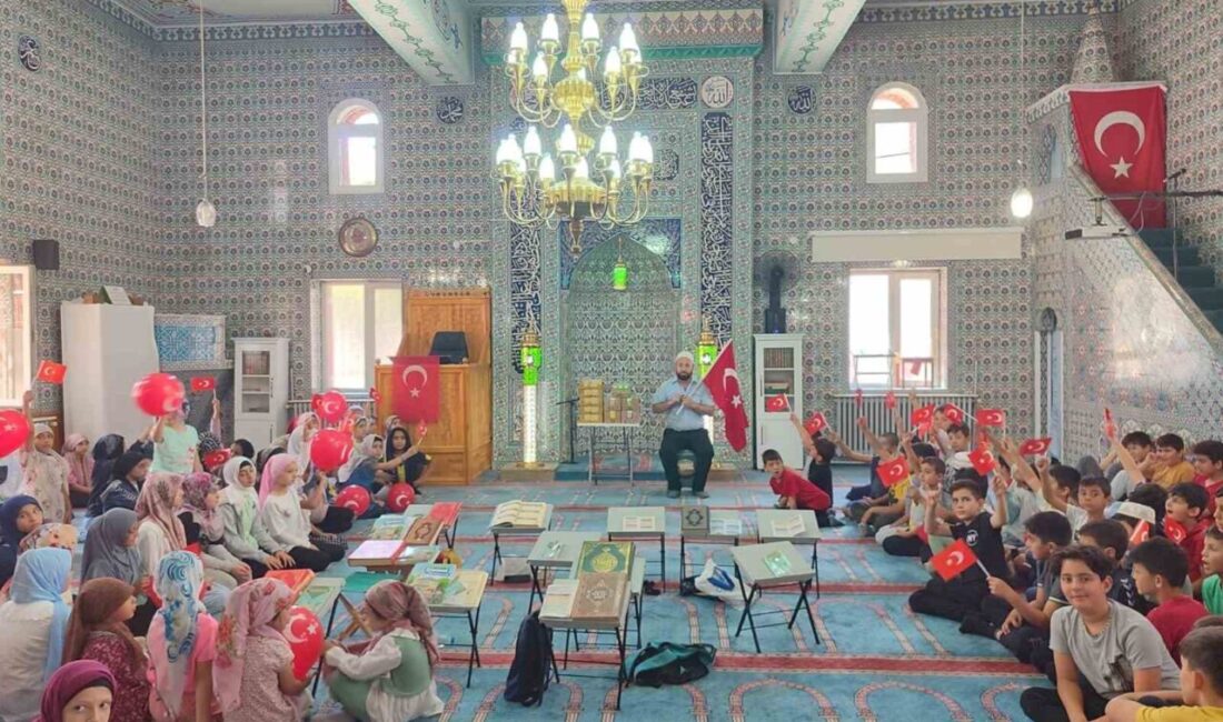 Eskişehir Ahmet Yavuzer Camii’nde yaz Kur’an kursunda katılan çocuklar 15