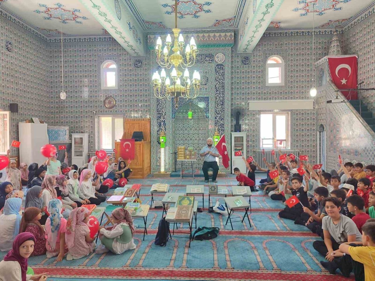 Eskişehir Ahmet Yavuzer Camii’nde yaz Kur’an kursunda katılan çocuklar 15