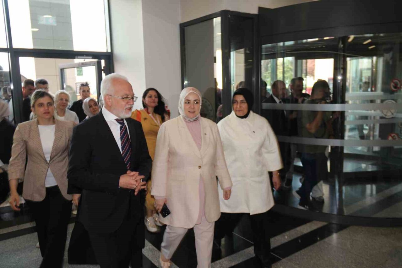 AK Parti İstanbul Milletvekili ve AK Parti Genel Merkez Kadın