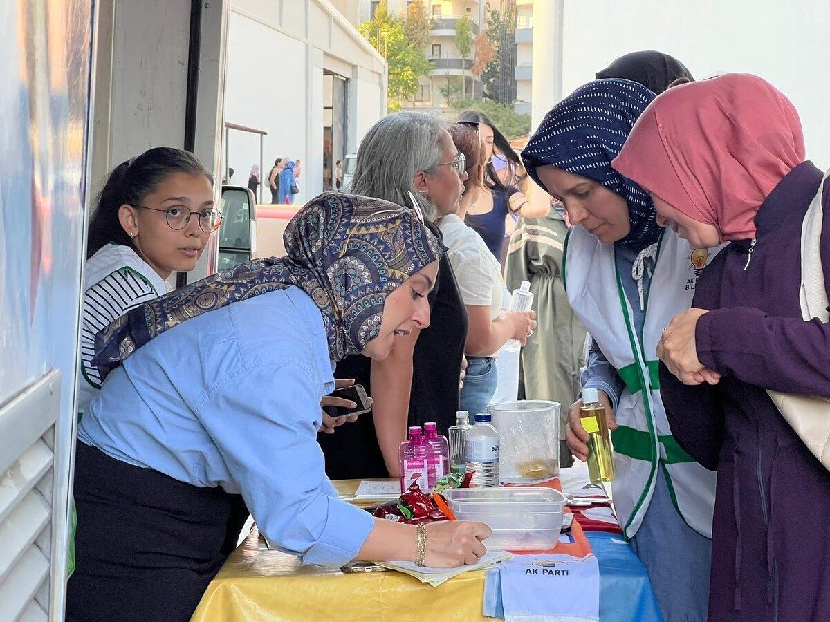 AK Parti Bilecik İl Başkanı Serkan Yıldırım, Hürriyet Mahallesinde kurulan